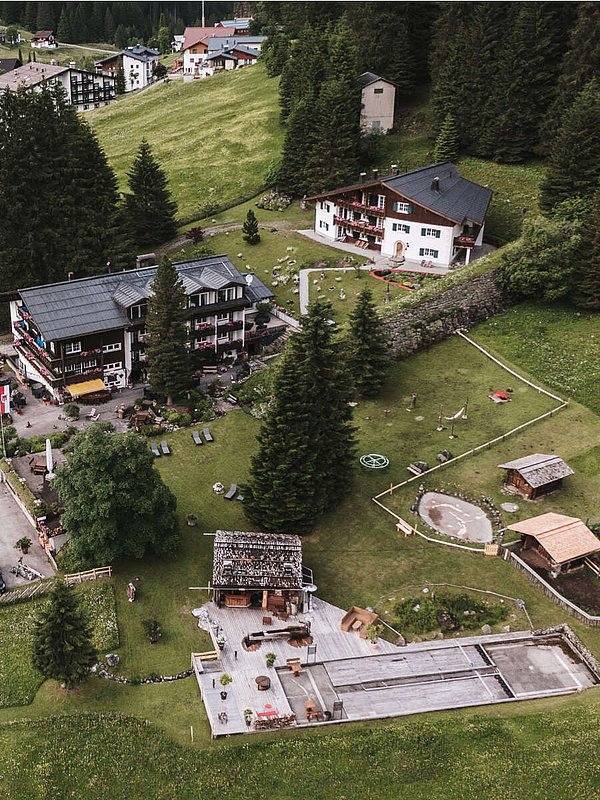 Relax in the garden of Heimspitze 4-star hotel Gargellen Relax in the garden of Heimspitze 4-star hotel Gargellen